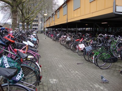 Rotterdam (Netherland) bike rack at Rail Station - Photo by Robert Hothan Rotterdam (Netherland) bike rack at Rail Station - Photo by Robert Hothan